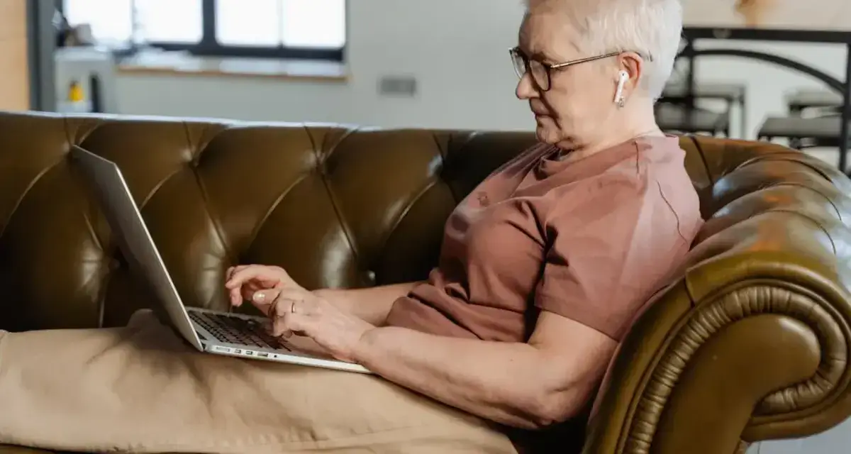 what causes hand tremors in old age